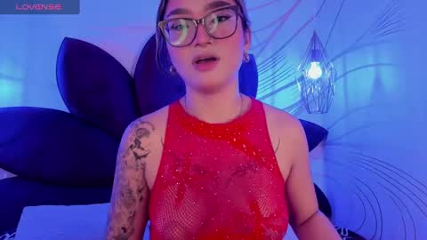 Snapshot of ariana_villada chatting on February 1, 3:30 am Ari online show from February 1, 3:30 am