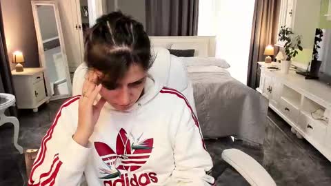 Ana online show from September 29, 11:48 am