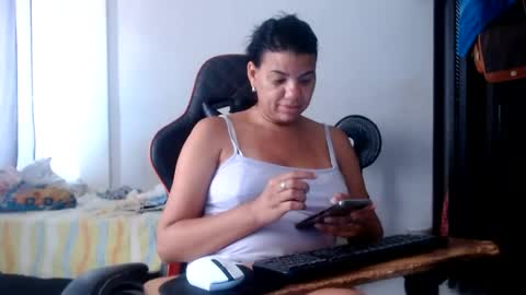 ariannaloovel online show from June 25, 5:14 pm