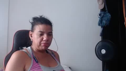 ariannaloovel online show from July 18, 6:21 pm