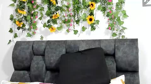 aricollins online show from February 5, 1:08 am