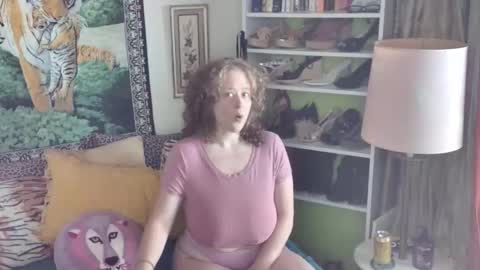 Snapshot of arielabai chatting on October 31, 5:06 pm Arielle Ari online show from October 31, 5:06 pm