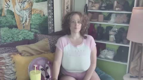 Snapshot of arielabai chatting on October 16, 5:37 pm Arielle Ari online show from October 16, 5:37 pm