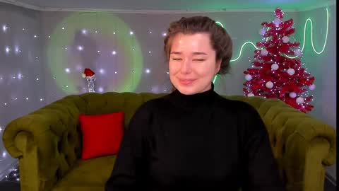 Snapshot of arigraynor chatting on December 19, 9:18 am Ari online show from December 19, 9:18 am