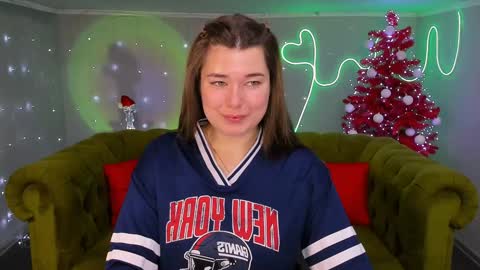 Snapshot of arigraynor chatting on December 21, 8:32 pm Ari online show from December 21, 8:32 pm