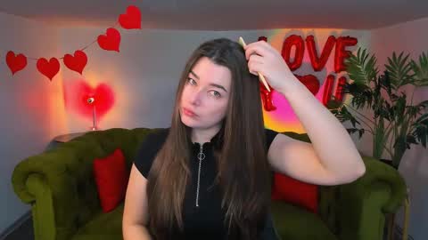 Snapshot of arigraynor chatting on February 27, 1:49 pm Ari online show from February 27, 1:49 pm