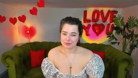 Snapshot of arigraynor chatting on February 24, 7:19 pm Ari online show from February 24, 7:19 pm