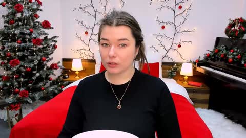 Snapshot of arigraynor chatting on December 6, 1:44 pm Ari online show from December 6, 1:44 pm