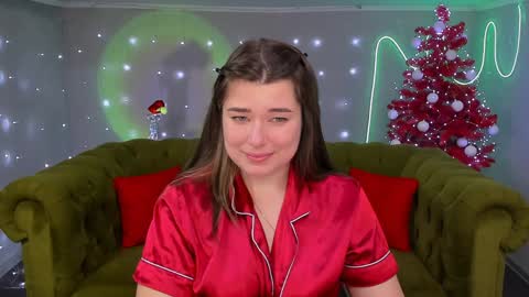 Snapshot of arigraynor chatting on December 12, 7:48 pm Ari online show from December 12, 7:48 pm