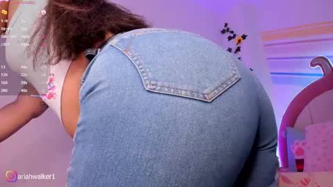 Snapshot of ariiah_walker_ chatting on October 8, 1:54 am ariiah_walker_ online show from October 8, 1:54 am