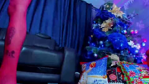 Snapshot of artemisa_leon chatting on December 14, 4:34 am artemisa_leon online show from December 14, 4:34 am