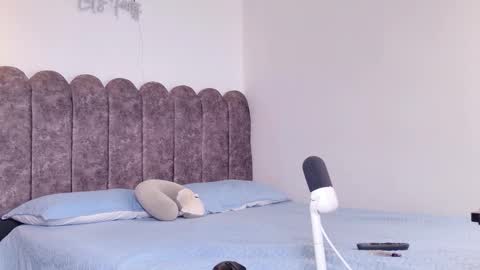 aryascollins online show from January 18, 5:26 am