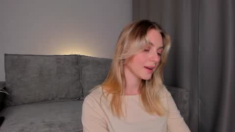 your pretty Ashley online show from July 30, 6:09 pm