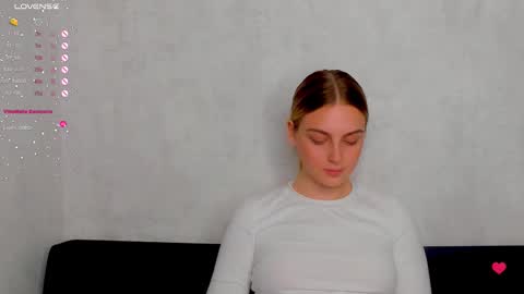 your pretty Ashley online show from October 6, 5:40 pm