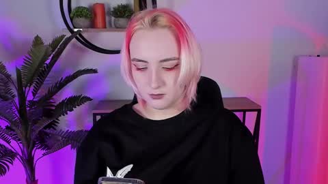 AshleyAshe  online show from February 16, 5:15 pm