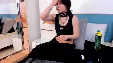 Ashkoreh online show from November 20, 9:05 pm