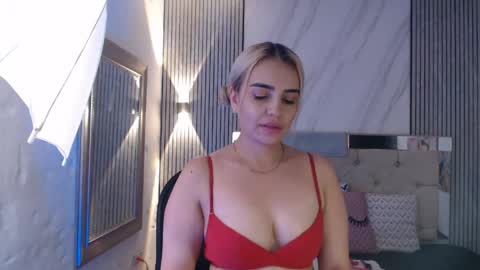 ashley__tylor online show from May 2, 7:39 pm