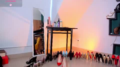 ashley_leon_ online show from July 28, 4:39 pm