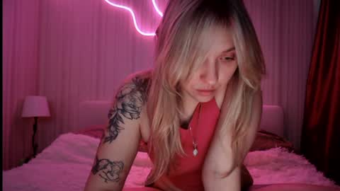Ashley Matthew online show from May 12, 11:50 am