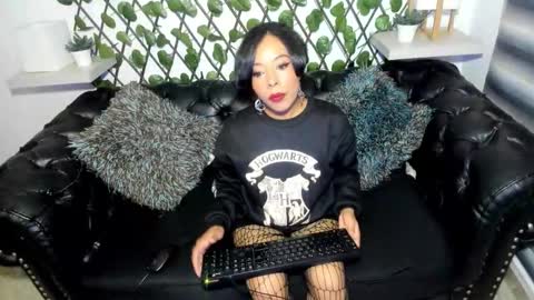 Snapshot of ashley_qualley chatting on November 2, 3:32 am Asheey online show from November 2, 3:32 am