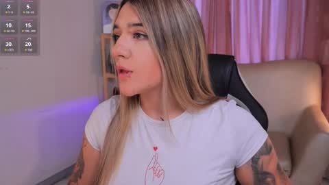 Ashley Lauren online show from September 30, 8:35 pm