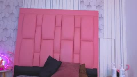 ashlleyray online show from June 18, 7:08 pm