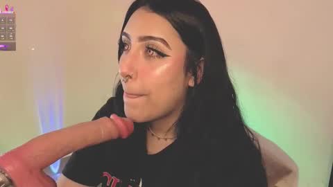 Ash  online show from November 9, 7:43 pm