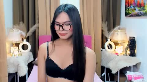 mooreen online show from November 24, 6:59 am