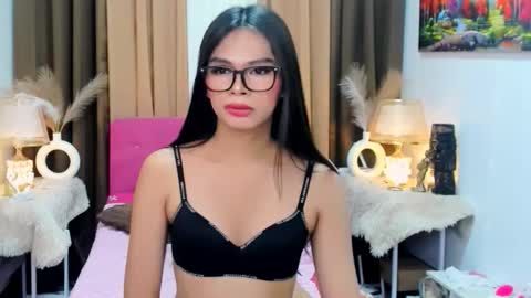 mooreen online show from November 23, 6:49 am