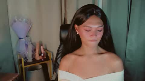 Kianna online show from April 29, 1:47 pm