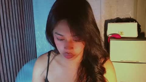 kisses online show from June 15, 4:51 pm