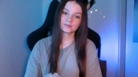 astradream_ online show from March 11, 10:56 pm