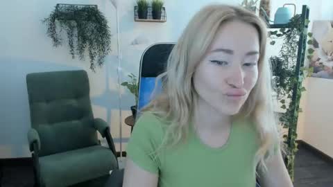 astramonroe online show from May 5, 4:59 am