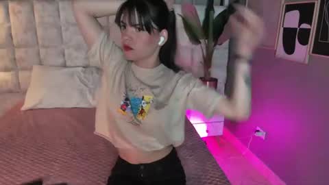 astrid_velle online show from July 2, 12:32 am
