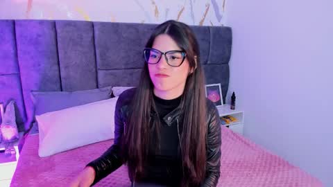 astrid_velle online show from November 19, 3:39 am