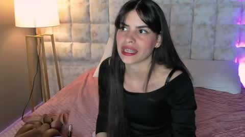 astrid_velle online show from June 21, 3:43 am