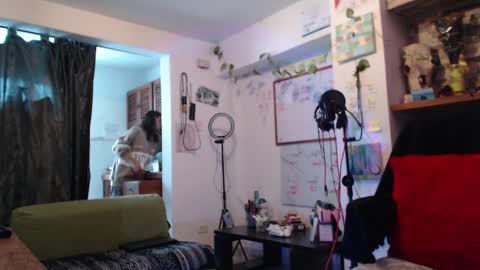Snapshot of ateneasairce chatting on March 2, 1:09 pm Atenea online show from March 2, 1:09 pm