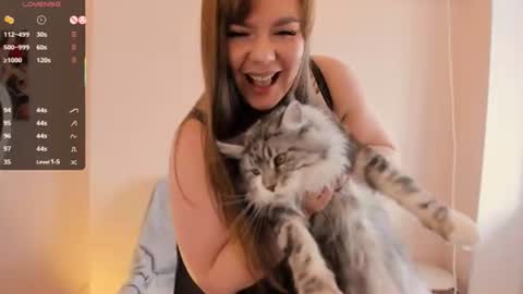 Aura FOLLOW ME online show from June 15, 9:42 am