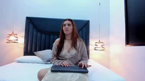 Aura Evans online show from October 9, 12:31 pm