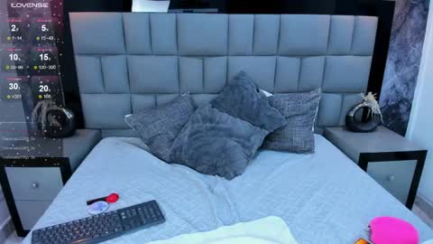  Aurelia Walker  online show from May 16, 10:36 am