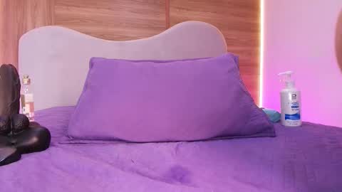 auroraa_miller online show from March 10, 3:21 am