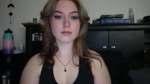 auroralightz1 online show from May 21, 7:01 pm