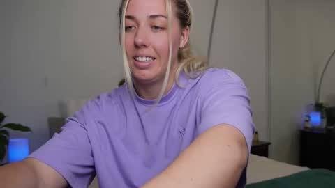 aussielulu online show from December 1, 11:47 am