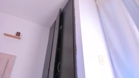 Snapshot of avaline_blanc chatting on December 15, 11:12 am Avaline Help me reach 100 likes TRANSMISSION EVERY DAY FROM 39 PM online show from December 15, 11:12 am