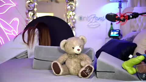 AvalonnFoxx online show from December 15, 7:24 am