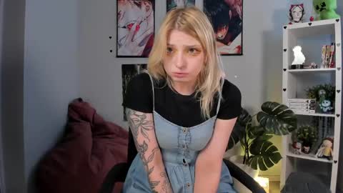 Ava online show from April 12, 2:20 pm