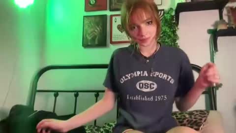 avaxlee online show from June 27, 2:23 am