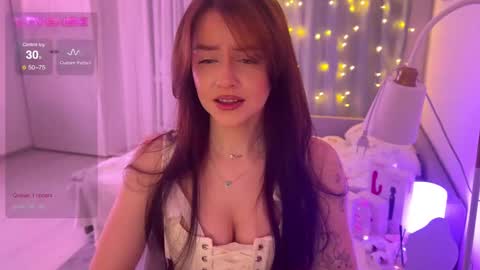 Snapshot of aveme_melissa chatting on February 4, 6:17 pm aveme_melissa online show from February 4, 6:17 pm