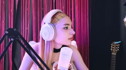 Avriel online show from May 7, 4:39 am
