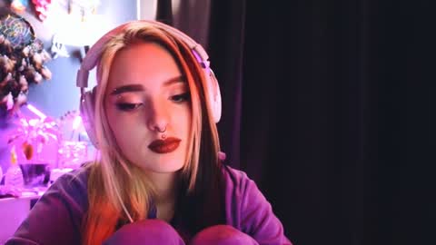 Avriel online show from December 7, 3:14 am